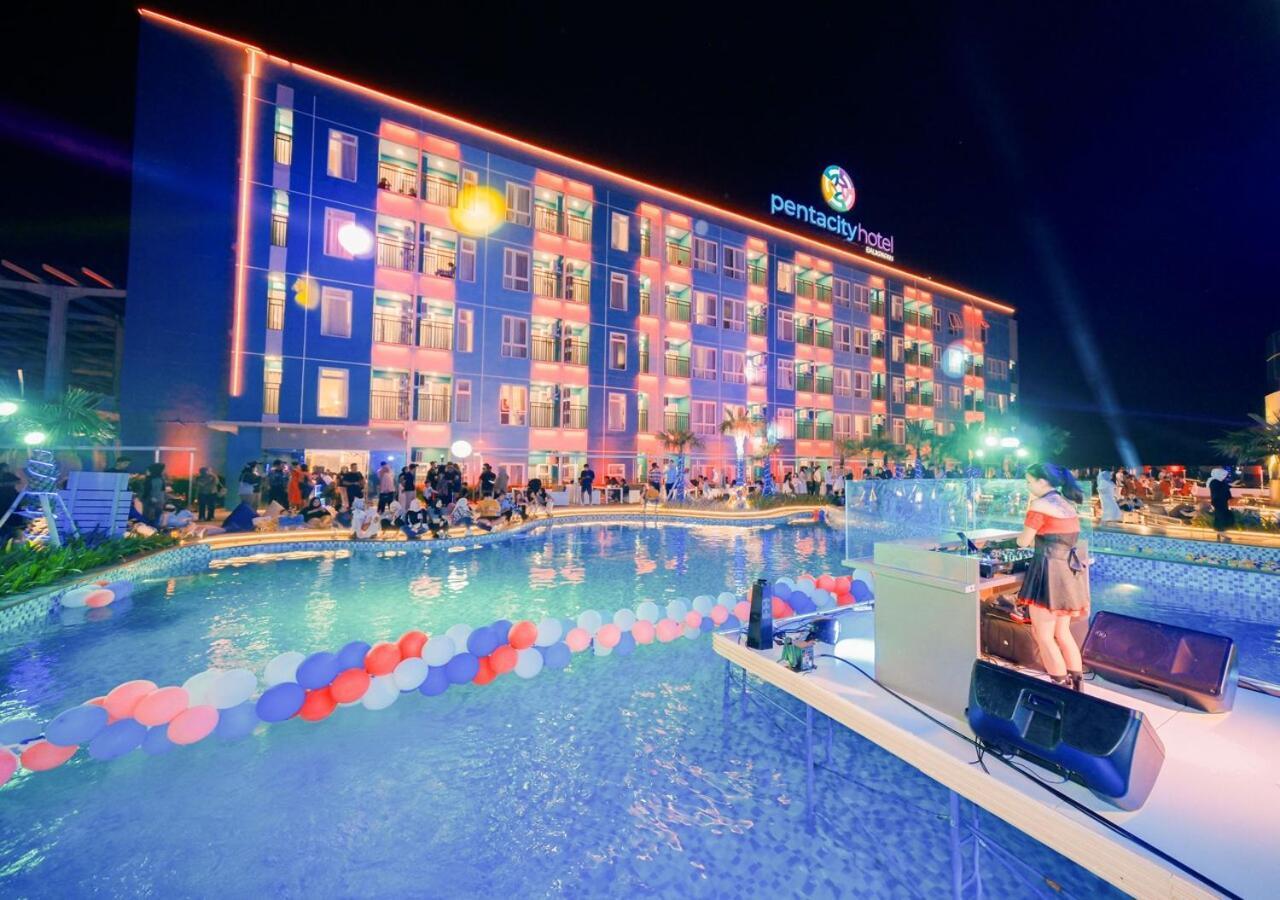 Pentacity Hotel Balikpapan Kültér fotó