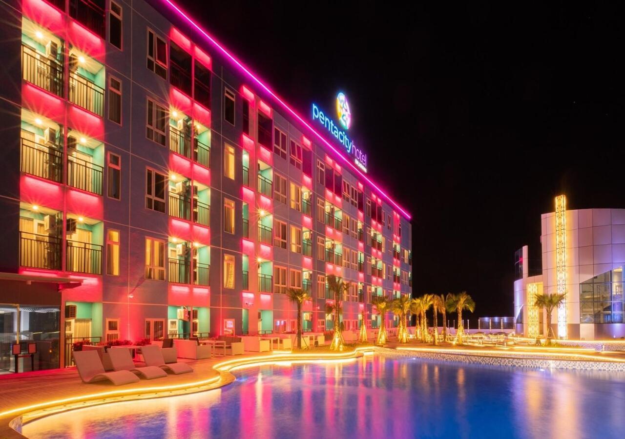 Pentacity Hotel Balikpapan Kültér fotó