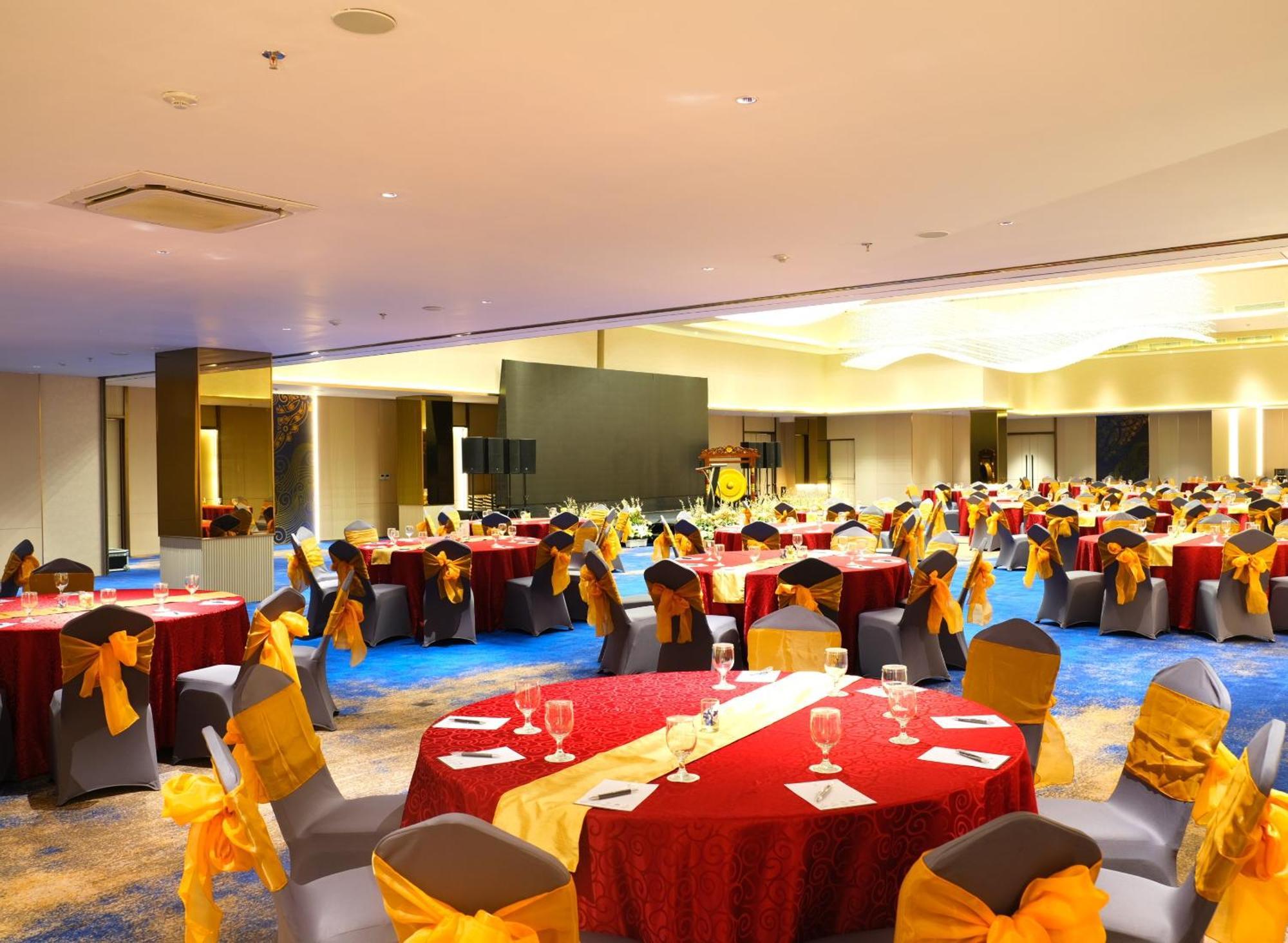 Pentacity Hotel Balikpapan Kültér fotó